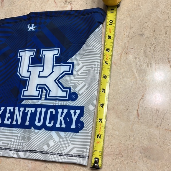 University of Kentucky wrap/scarf. NWT, can be worn 6 different ways. - Picture 7 of 7
